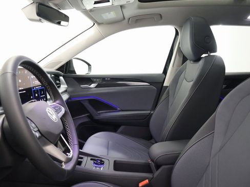 New 2025 Volkswagen Tiguan SE image 13