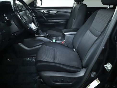 Used 2020 Nissan Rogue SV FWD image 19