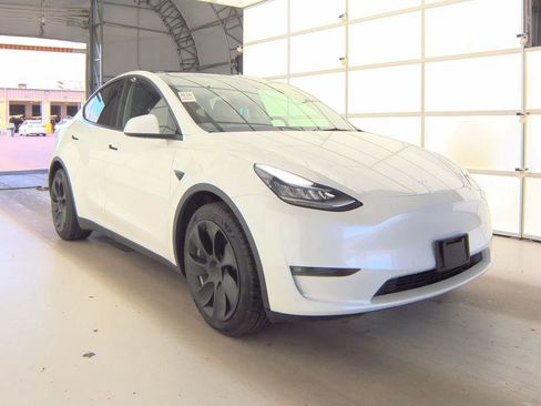 Used 2021 Tesla Model Y Long Range AWD/4WD image 4