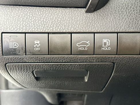 Used 2021 Toyota Camry LE image 19