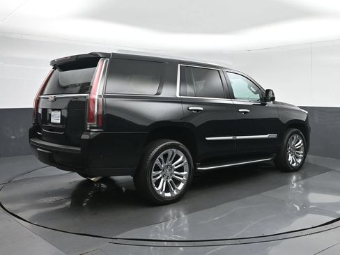 Used 2020 Cadillac Escalade Luxury w/ LPO, Radiant Package AWD/4WD image 7
