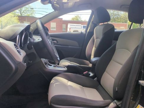 Used 2013 Chevrolet Cruze LS FWD image 19