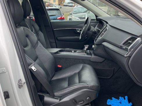 Used 2020 Volvo XC90 T6 Momentum image 8