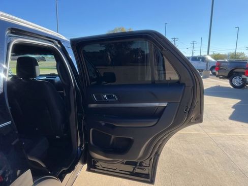 Used 2018 Ford Explorer XLT image 26
