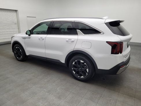 Used 2024 Kia Sorento S image 3