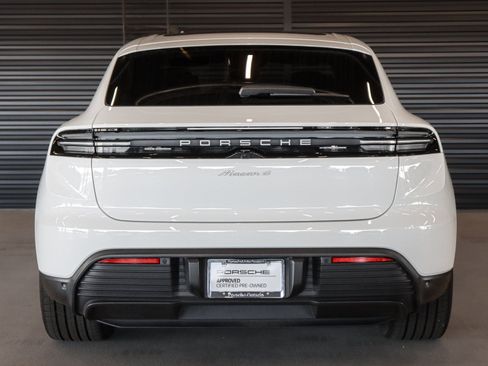 Used 2024 Porsche Macan 4 Electric AWD/4WD image 9