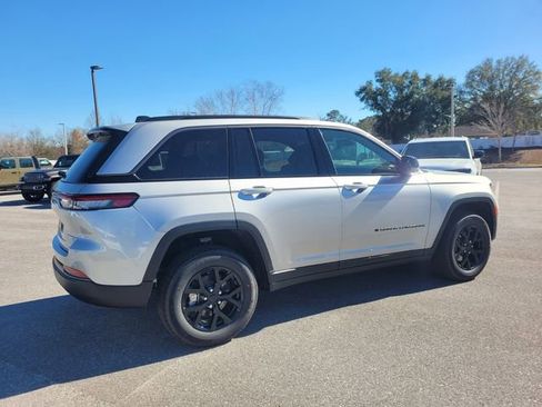 New 2026 Jeep Grand Cherokee Altitude image 12