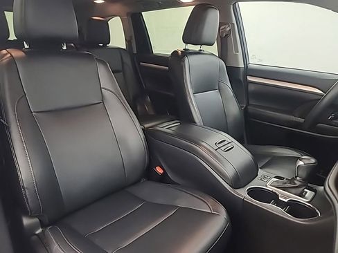 Used 2016 Toyota Highlander XLE AWD/4WD image 15