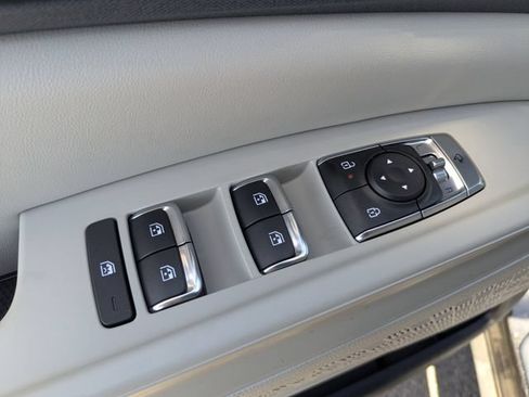 Certified 2026 Kia Carnival EX FWD image 21