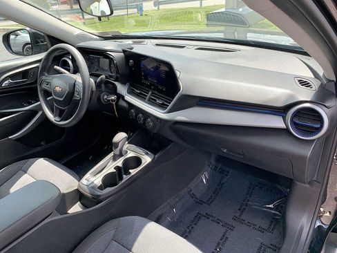 Certified 2024 Chevrolet Trax LS w/ LS Convenience Package FWD image 25