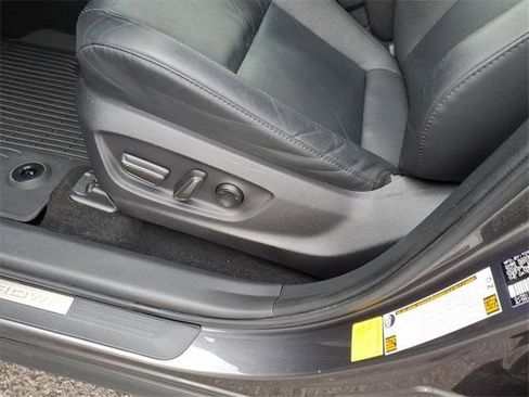 Used 2023 Toyota Crown Limited image 11