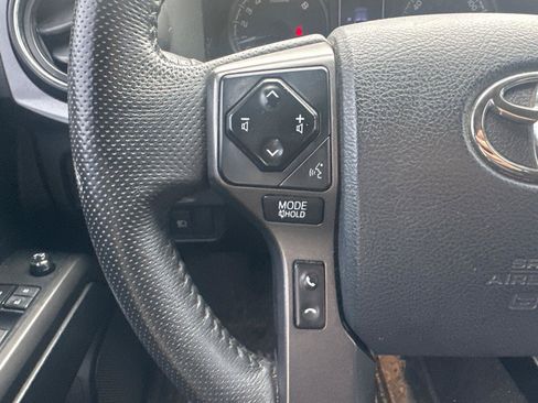 Used 2018 Toyota Tacoma TRD Off-Road AWD/4WD image 21