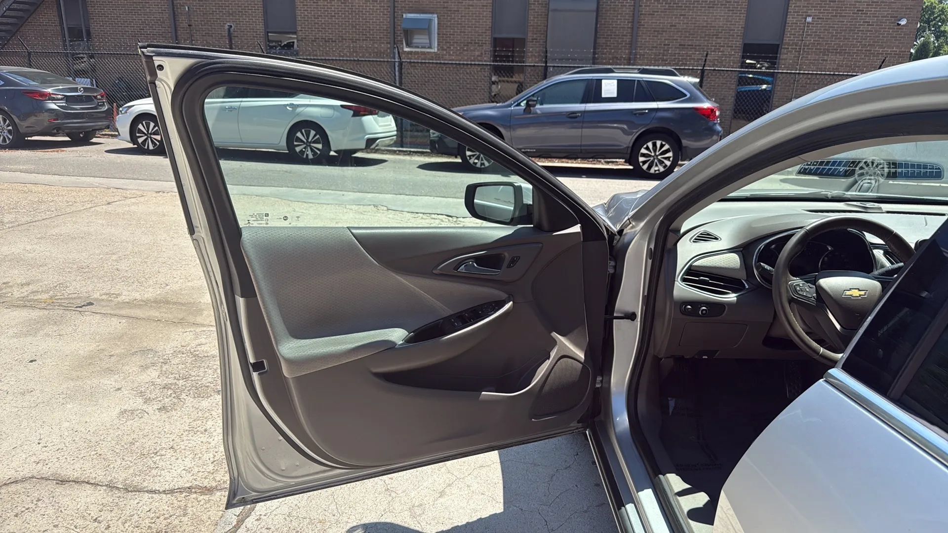 Used 2017 Chevrolet Malibu LT FWD image 14