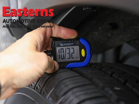 Used 2022 Toyota RAV4 LE AWD/4WD image 25