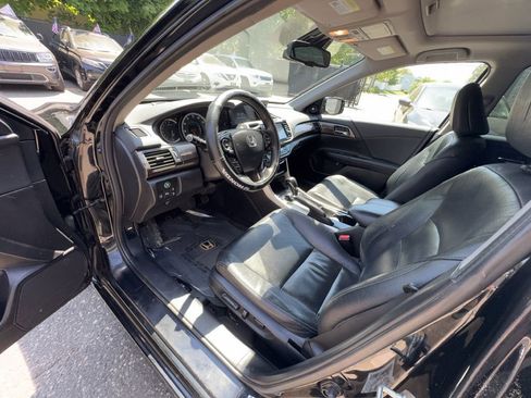 Used 2016 Honda Accord Touring image 14
