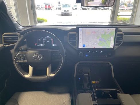 Used 2025 Toyota Tundra Limited AWD/4WD image 19