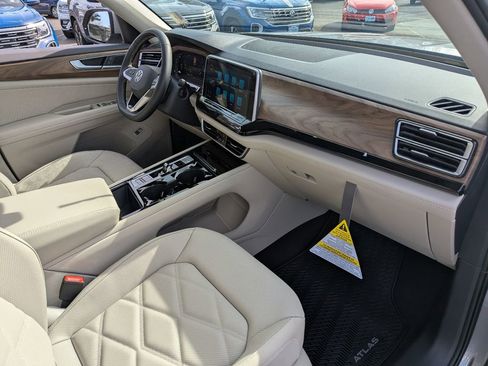 New 2026 Volkswagen Atlas SE image 39