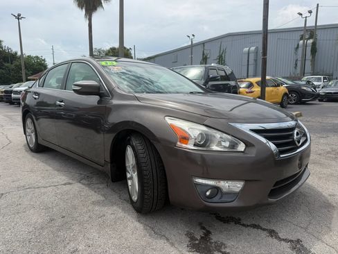Used 2013 Nissan Altima 2.5 SL w/ 2.5 Moonroof Pkg FWD image 3