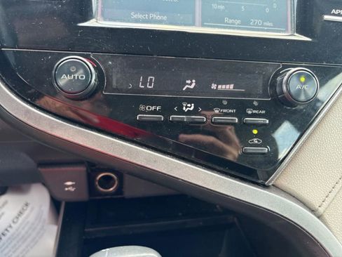 Used 2019 Toyota Camry SE FWD image 13