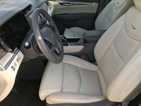 Used 2017 Cadillac XT5 Premium Luxury w/ Driver Assist Package AWD/4WD image 11