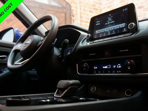 Used 2023 Nissan Rogue SV image 50