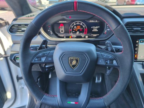 Used 2023 Lamborghini Urus Performante AWD/4WD image 18