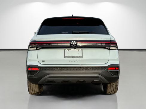 New 2026 Volkswagen Taos SE image 4