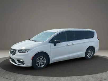 Used 2024 Chrysler Pacifica Touring-L