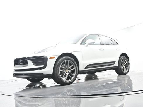 Certified 2025 Porsche Macan AWD/4WD image 46
