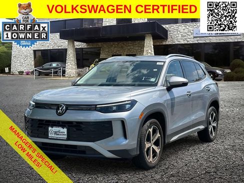 Used 2026 Volkswagen Tiguan SE w/ Panoramic Sunroof Package AWD/4WD image 2