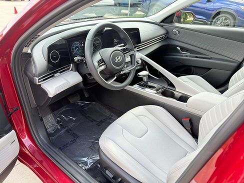 Used 2024 Hyundai Elantra Limited FWD image 2