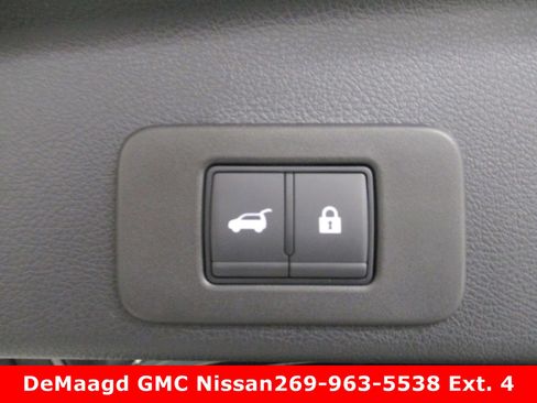 New 2025 Nissan Murano SL image 8