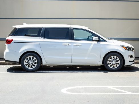 Used 2020 Kia Sedona LX FWD image 9