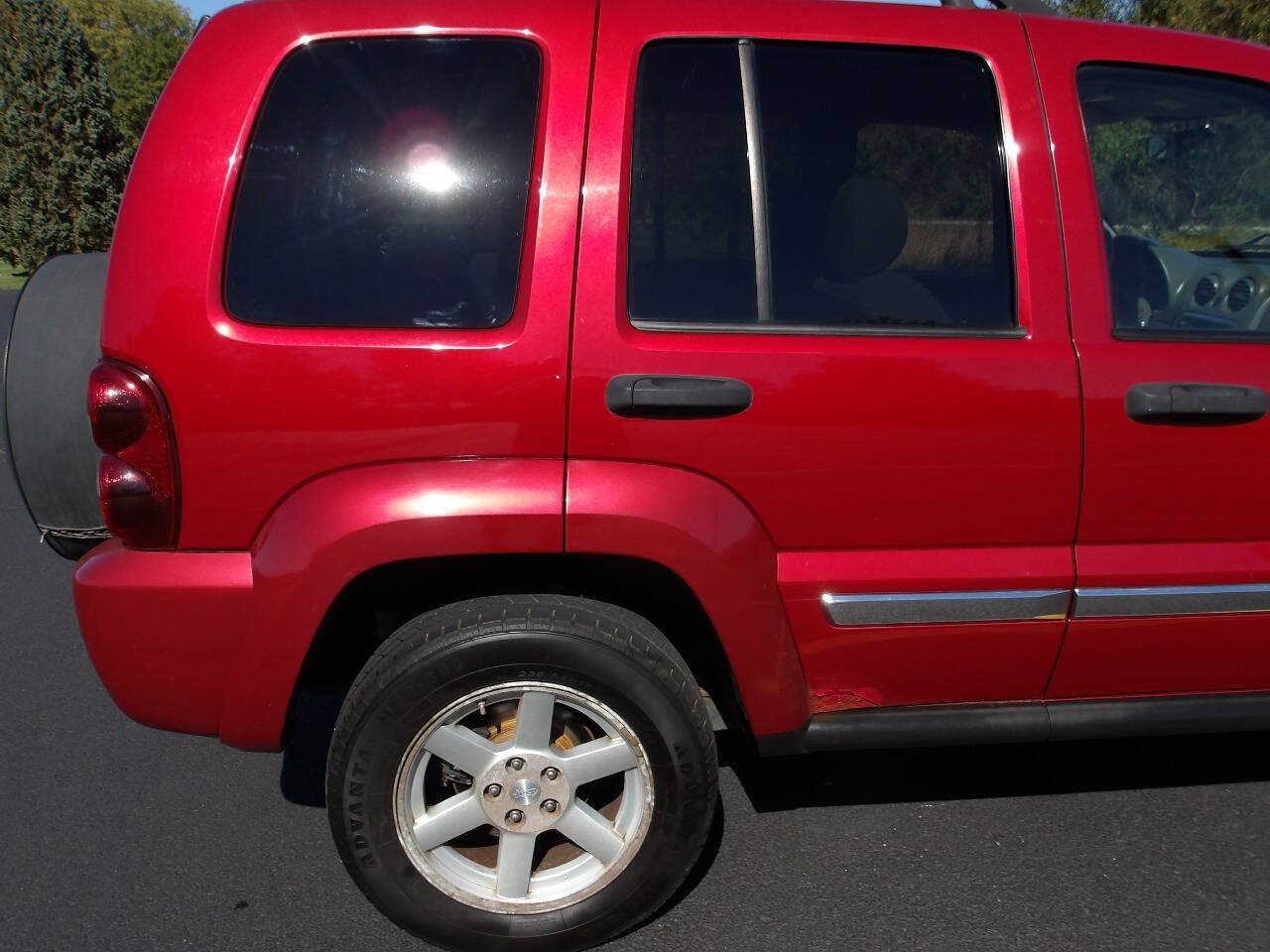 Used 2005 Jeep Liberty Limited AWD/4WD image 35