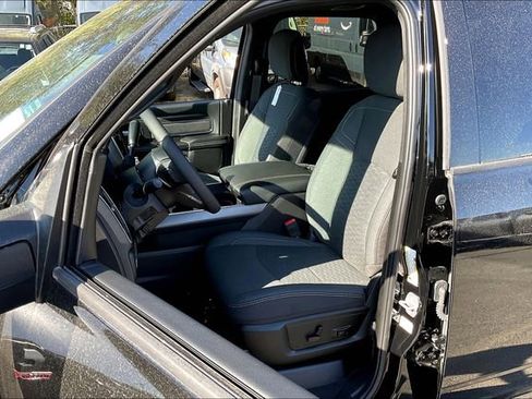 New 2025 RAM 2500 Big Horn AWD/4WD image 10