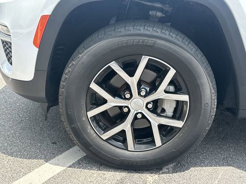Used 2023 Jeep Grand Cherokee Limited RWD image 11