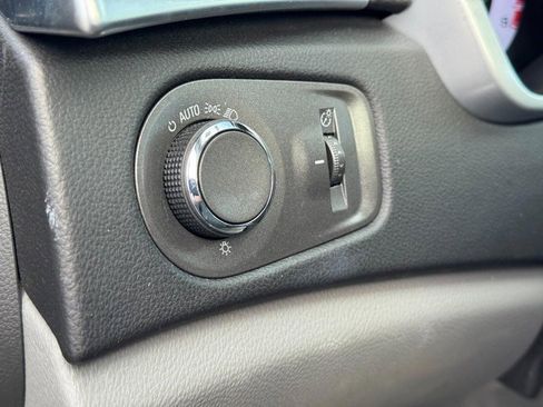 Used 2010 Cadillac SRX Luxury image 17