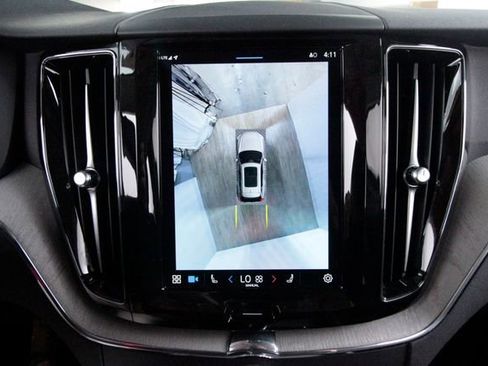 Certified 2025 Volvo XC60 B5 Plus AWD/4WD image 21