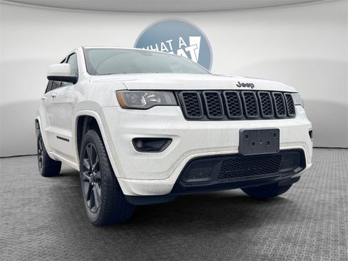Certified 2019 Jeep Grand Cherokee Altitude image 2