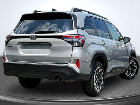 Used 2025 Subaru Forester Premium AWD/4WD image 7