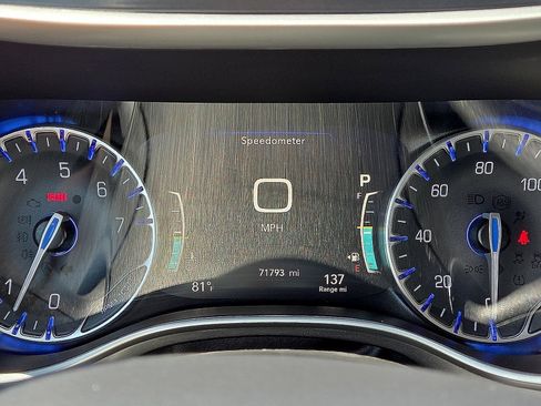 Used 2024 Chrysler Pacifica Touring-L FWD image 29