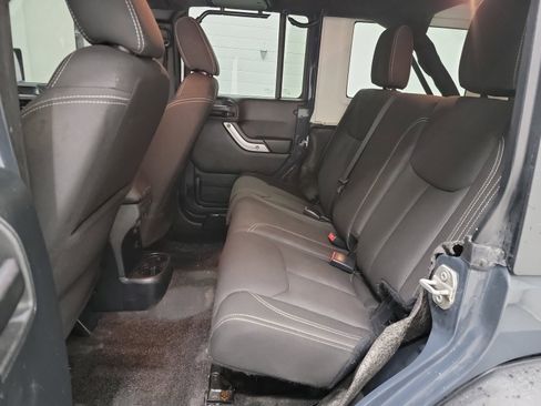 Used 2016 Jeep Wrangler Unlimited Rubicon w/ Connectivity Group image 28