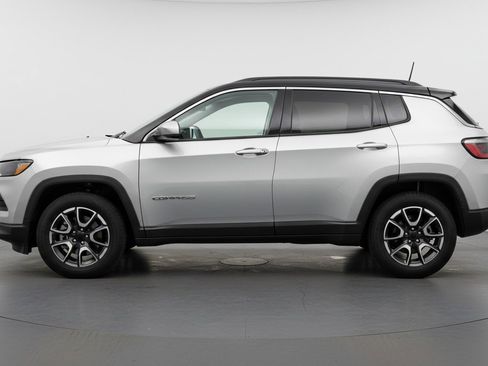 Used 2025 Jeep Compass Trailhawk AWD/4WD image 5