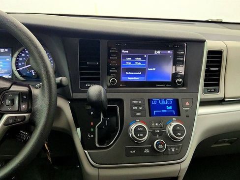 Used 2020 Toyota Sienna LE FWD image 17