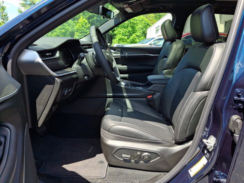 New 2026 Jeep Grand Cherokee Limited AWD/4WD image 9