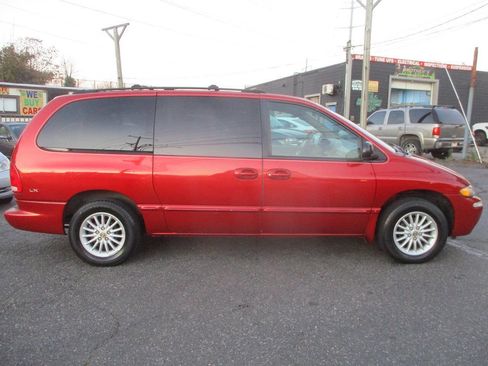 Used 2000 Chrysler Town & Country LX image 5