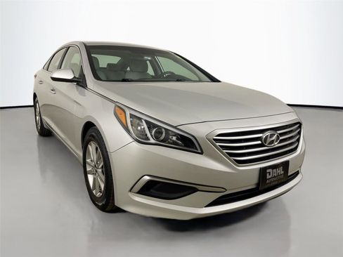 Used 2016 Hyundai Sonata SE image 1