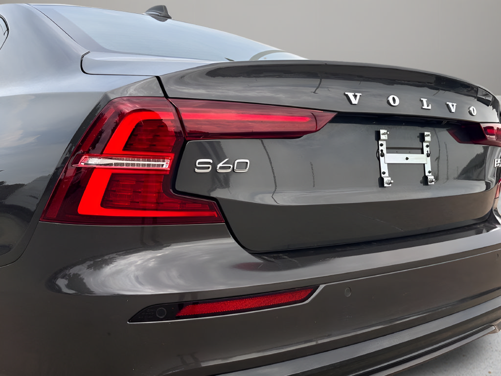 Used 2025 Volvo S60 B5 Core FWD image 26