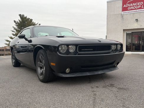 Used 2009 Dodge Challenger SE image 6
