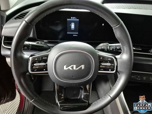 Used 2025 Kia Carnival FWD image 11